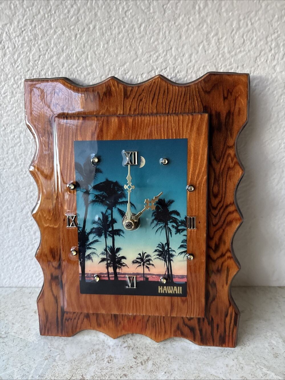 Vintage Hawaiian Sunset Lacquered Wooden Clock ~ Roman Numerals ~ READ